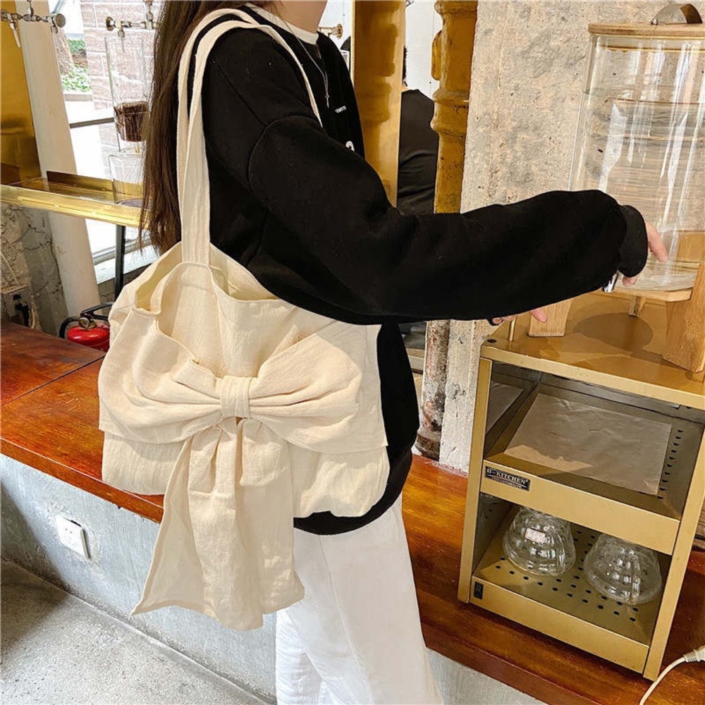 Bow tote bag